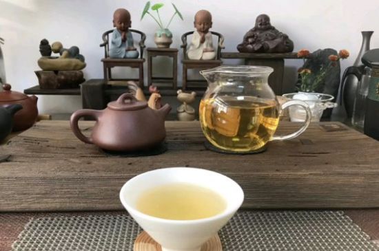 一人独饮茶的诗句，最经